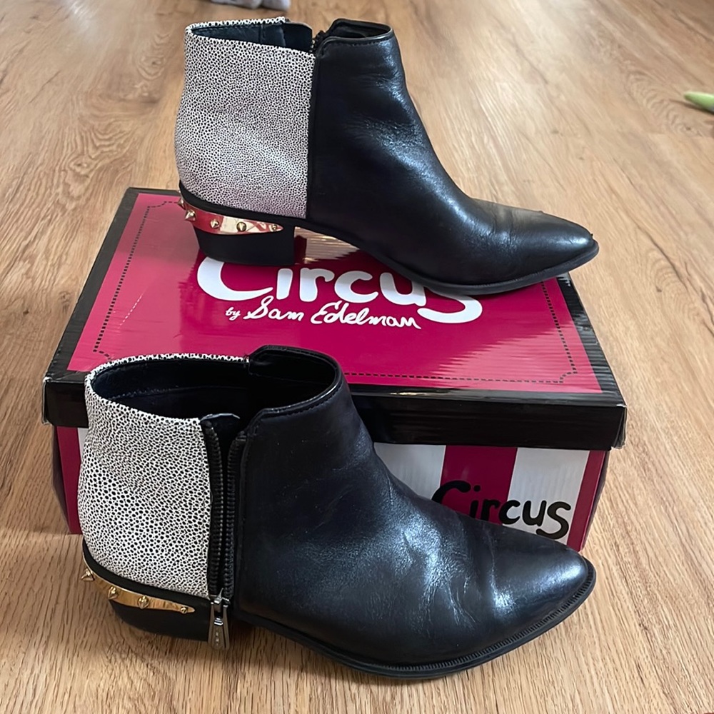 SAM EDELMAN Black and white boots!